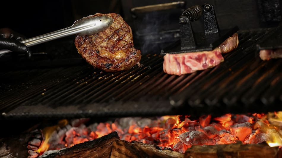 Asado, carne, parrilla. Foto: Reuters/Agustin Marcarian