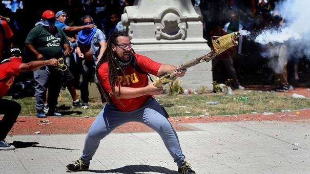 En Uruguay, detuvieron al militante de izquierda que disparó con un mortero casero frente al Congreso