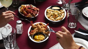 Del Conurbano a CABA: el bodegón furor de Ramos Mejía que desembarca en un icónico barrio porteño con su famoso “Alfajor Milanesa”