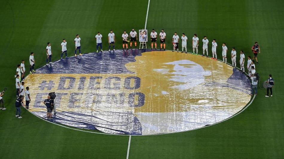 Boca y Newells rindieron un emotivo homenaje a Diego Maradona en la Bombonera, NA