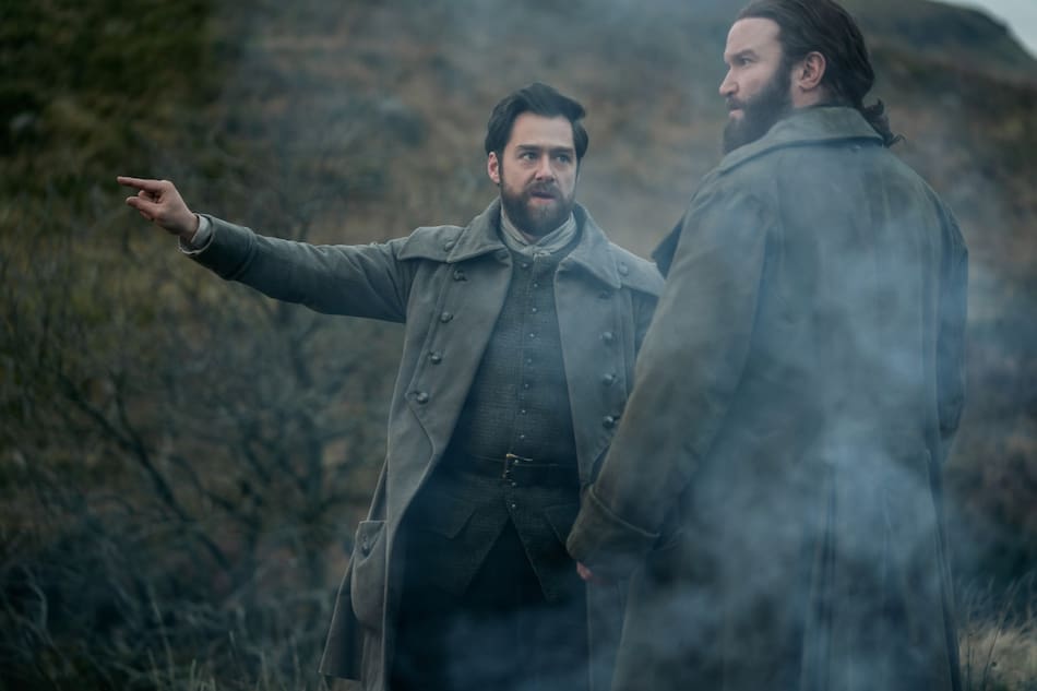 Roger y Buck en el pasado en las nuevas imágenes del próximo capítulo de Outlander. Foto: Starz