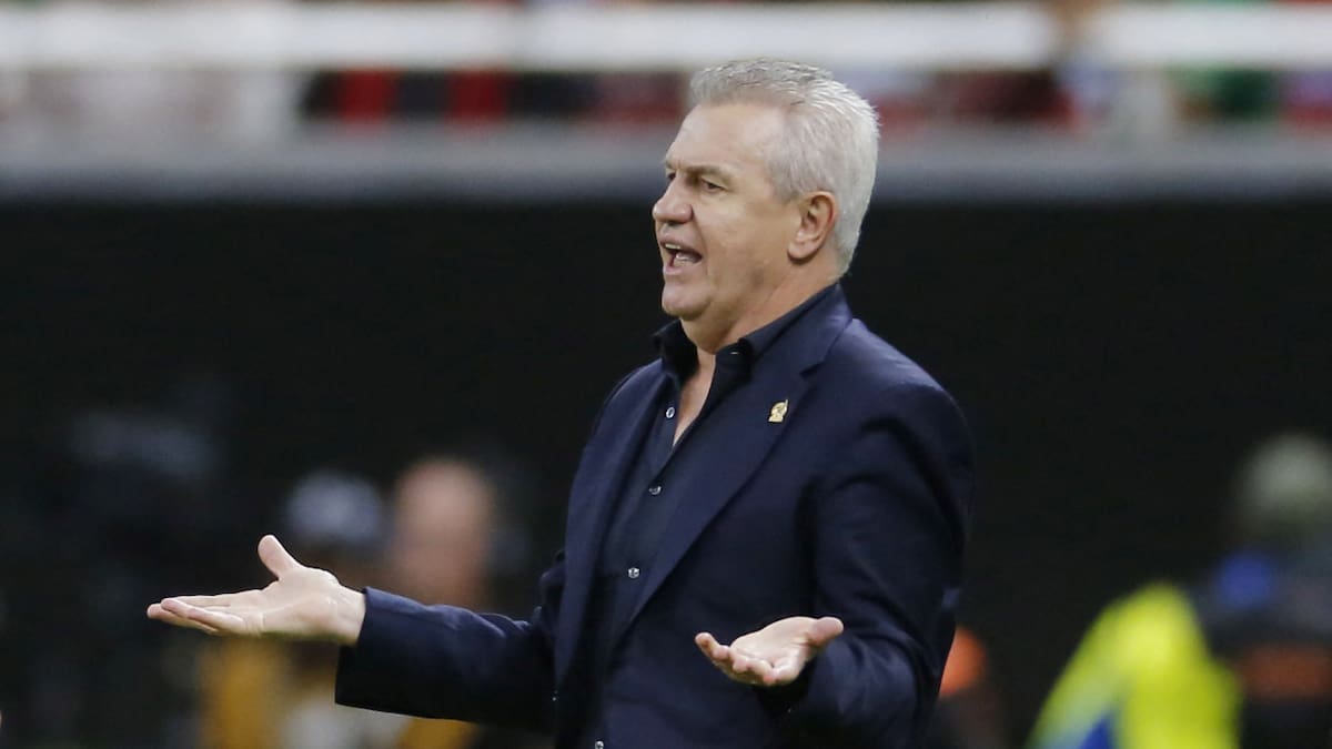 Le tiraron una lata de cerveza al técnico de México y terminó ensangrentado: así fue la agresión a Javier Aguirre