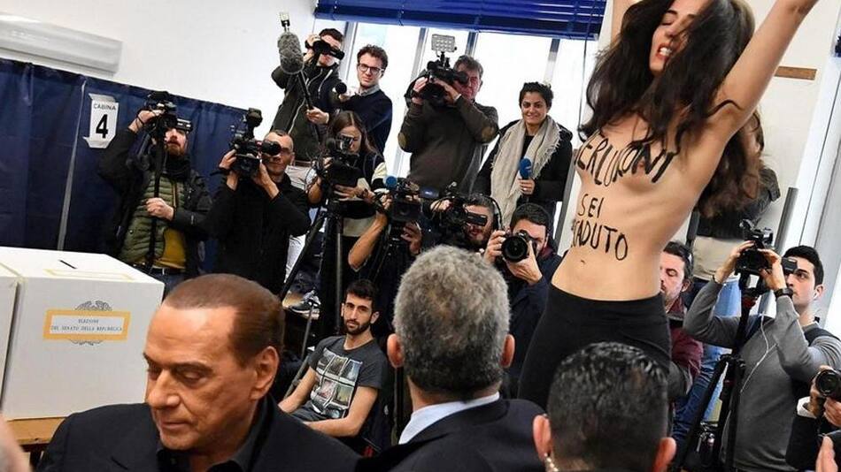 Activista de FEMEN contra Berlusconi - Elecciones en Italia