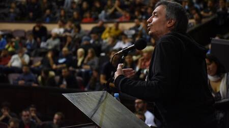 Máximo Kirchner en acto en Facultad de Medicina