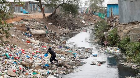 Casi dos millones de niños desplazados en África por la crisis climática. Foto: Reuters