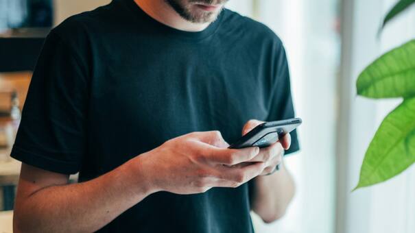Combatir las fake news: YouTube lanzó una nueva función para frenar la desinformación