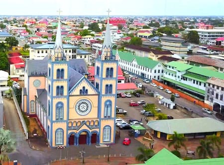 Paramaribo, capital de Surinam. Foto X @viajepatrimonio