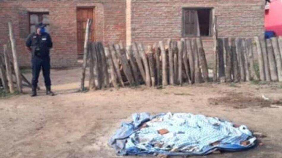 En esta casa se produjo el triple crimen seguido de suicidio, foto NA