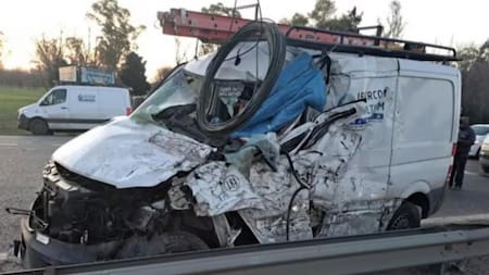 La camioneta involucrada en el trágico accidente en el Camino del Buen Ayre. Foto: NA.