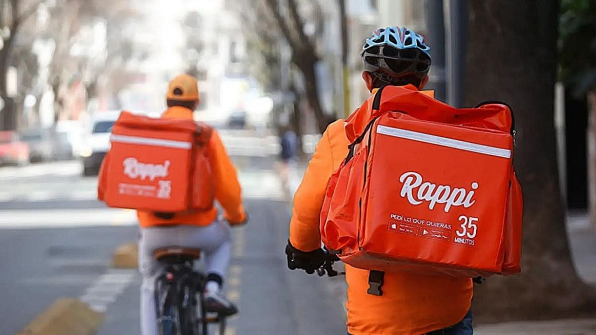 Kicillof busca mejorar la situación de trabajadores de Uber, Didi y Pedidos Ya y otras aplicaciones: el proyecto de “Ley Rappi” que envió al Senado