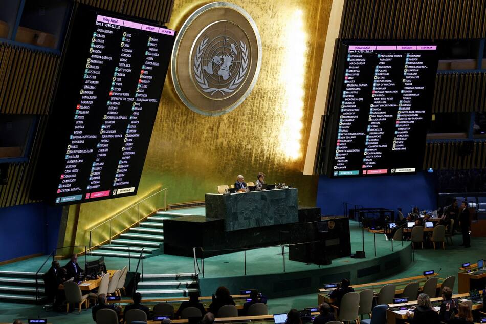 La ONU aprobó una resolución que exige a Rusia la retirada de sus tropas de Ucrania. Foto: Reuters/Shannon Stapleton