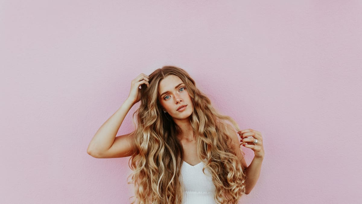El accesorio que volvió a ser tendencia. Foto: Unsplash.