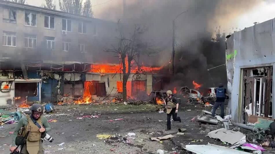 Ataque a mercado central en Donetsk. Video: Reuters.