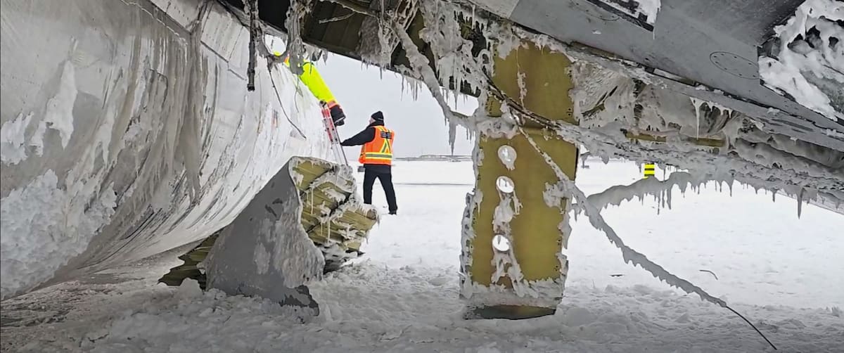 El avión de Delta cuyo aterrizaje forzoso causó decenas de heridos. Foto: Reuters.