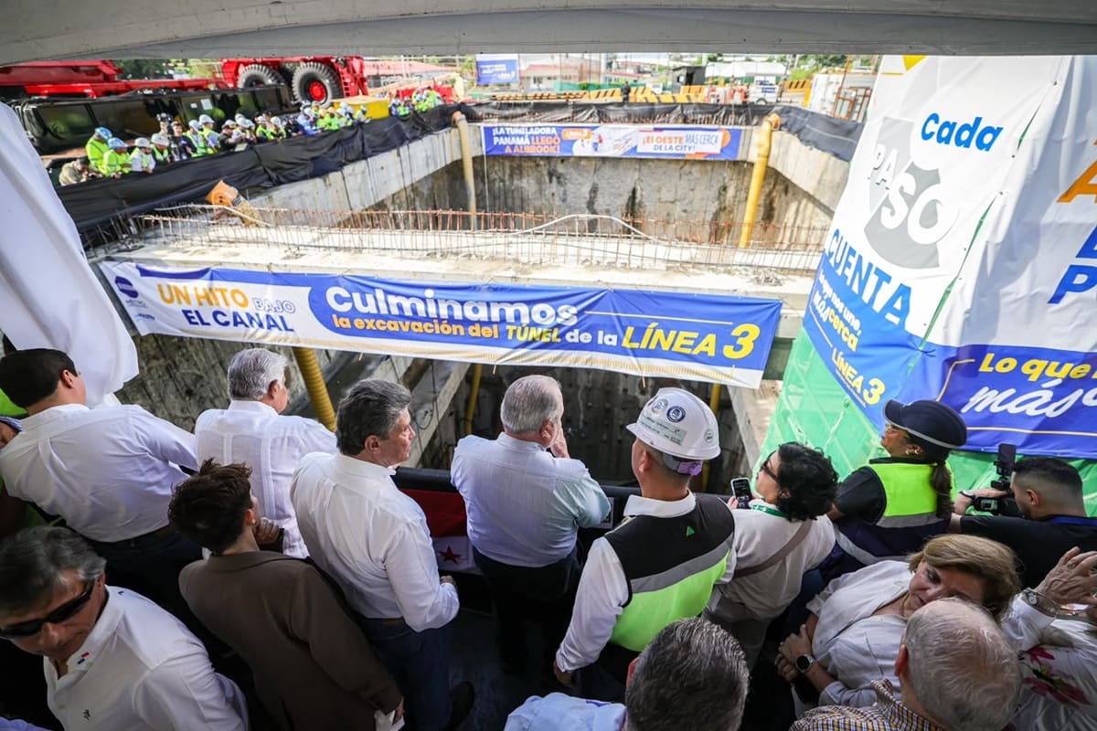 La tuneladora Panamá alcanzó los 65 metros de profundidad y culminó su recorrido en Albrook tras más de dos años. La infraestructura forma parte de la Línea 3 del Metro, que busca transformar la movilidad de miles de pasajeros.