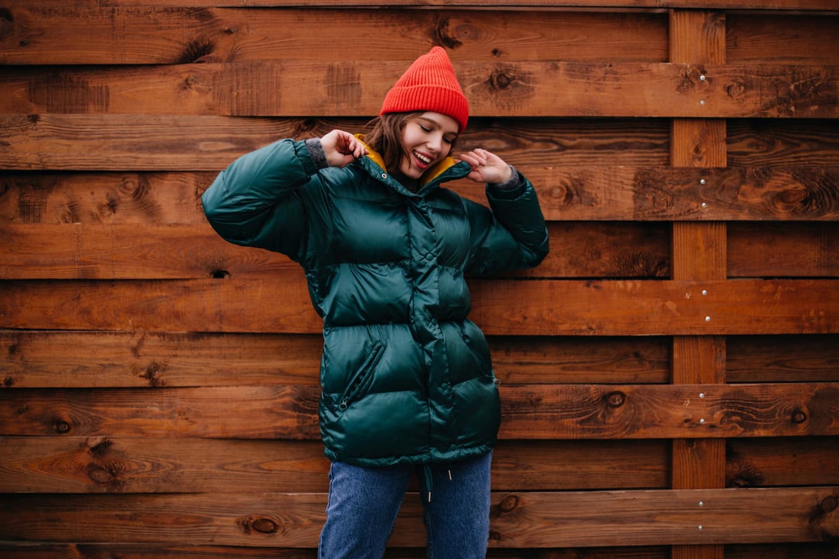 Campera puffer, clima. Foto: Freepik