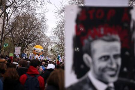 Manifestaciones contra Macron en Francia. Foto: Reuters.