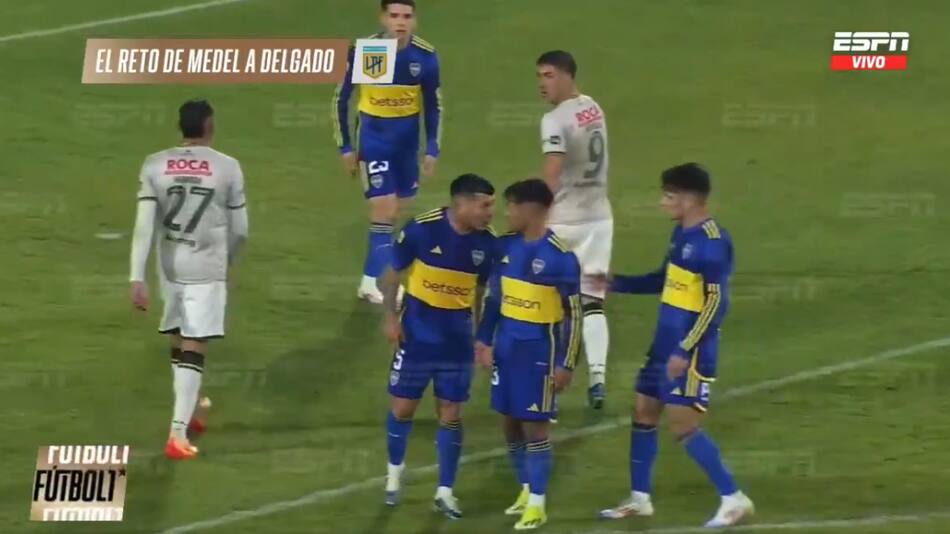El tenso cruce entre Medel y Delgado. Foto: Captura pantalla.