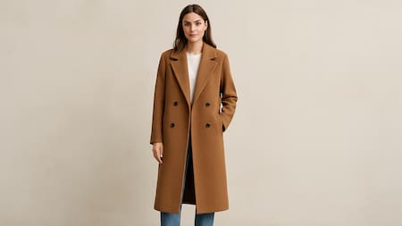 Ni cuero ni trench: este es el abrigo que regresa con fuerza este otoño‑invierno 2026