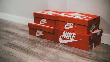 Cajas de zapatillas; Nike. Foto: Unsplash.