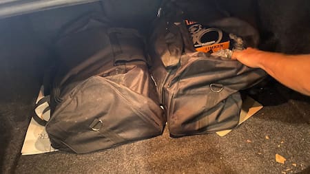 Operativo de Aduana para evitar el contrabando de repuestos de máquinas en Gualeguaychú. Foto: Prensa.