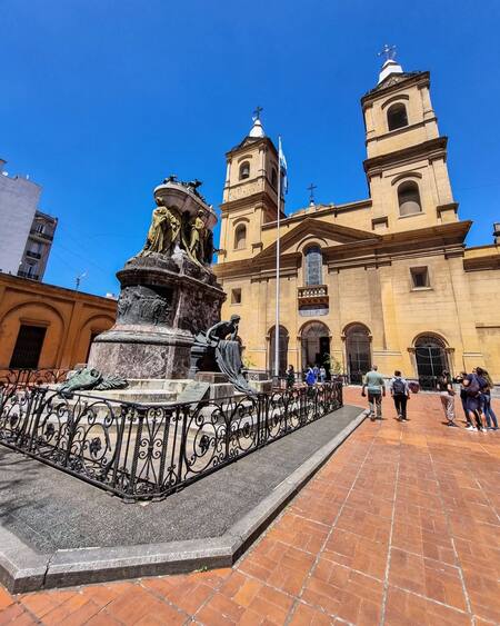 Convento Santo Domingo donde están los restos de Belgrano. Foto: Instagram @miremospararriba