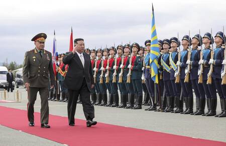 Kim Jong Un junto a Serguéi Shoigú, ministro de Defensa de Rusia. Foto: EFE.