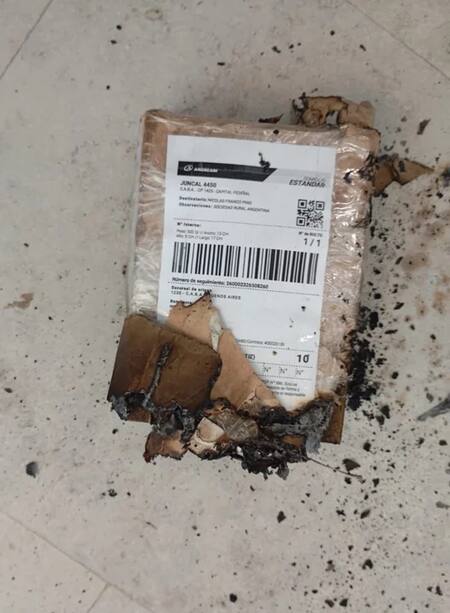 El paquete explosivo enviado a la Sociedad Rural Argentina. Foto: NA.