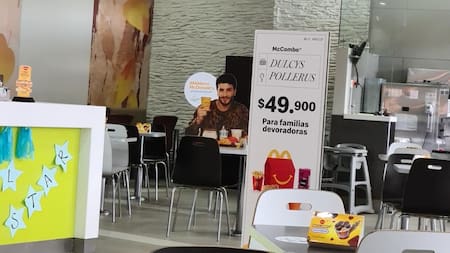 El cartel de Sebastián Yatra que llamó la atención de un usuario. Foto: Twitter @Juanchoh.