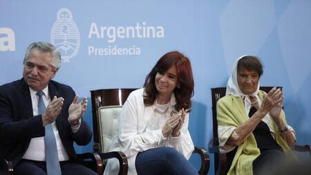 Alberto Fernández y Cristina entregaron los premios Azucena Villaflor 2021
