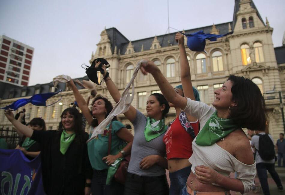 Corpiñazo manifestación contra la sanción a la alumna - NA