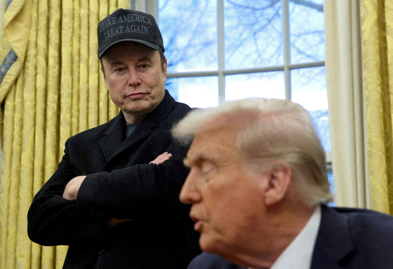 Donald Trump junto a Elon Musk en el Salón Oval. Foto: REUTERS.