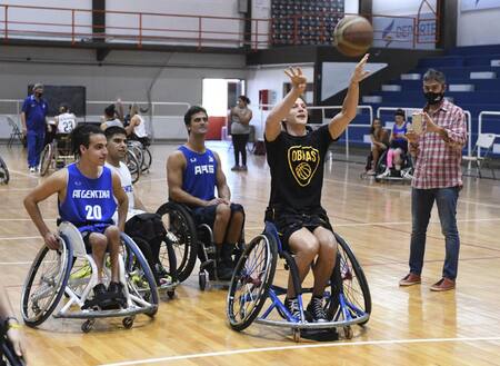 Básquet convencional junto a Básquet Adaptado, Crédito Rodrigo Valle