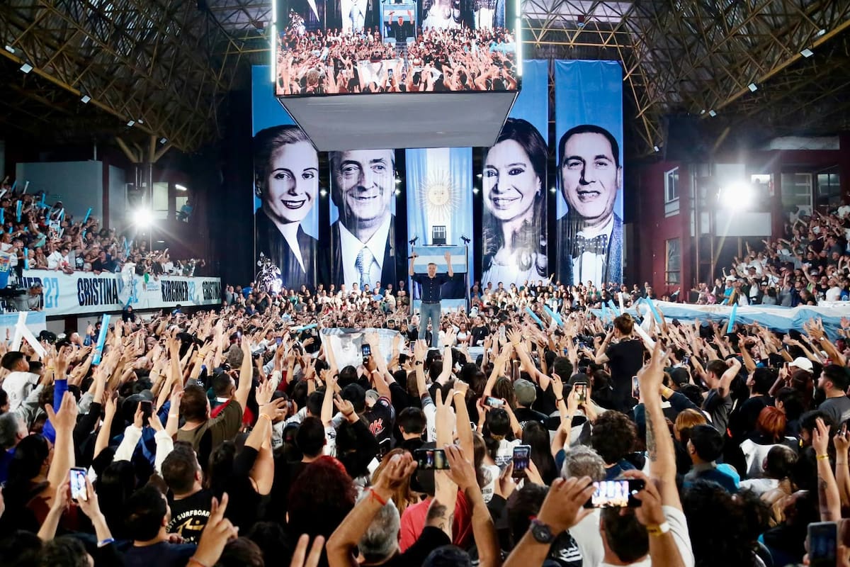 Máximo Kirchner apuntó contra Milei, defendió a Cristina y pidió unidad al peronismo de cara a 2027.