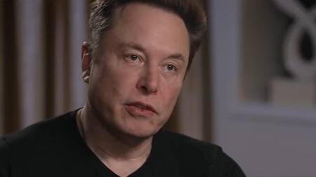 Elon Musk en entrevista. Foto Twitter @tuckercarlson.
