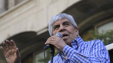 Hugo Moyano firmó una paritaria de 6 meses por debajo de la inflación