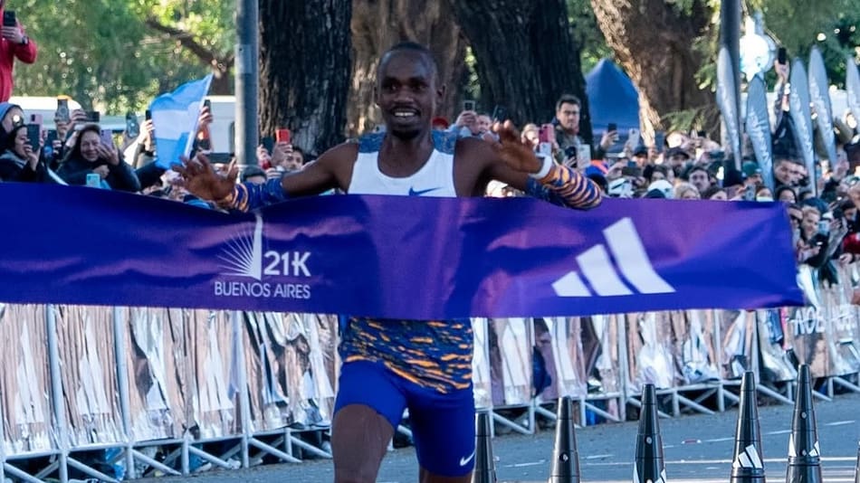 Jacob Kiplimo, el ugandés que ganó la Media Maratón de Buenos Aires.