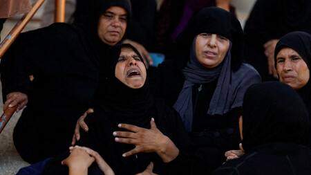 Las mujeres palestinas sufren la guerra en Gaza. Foto: Reuters.