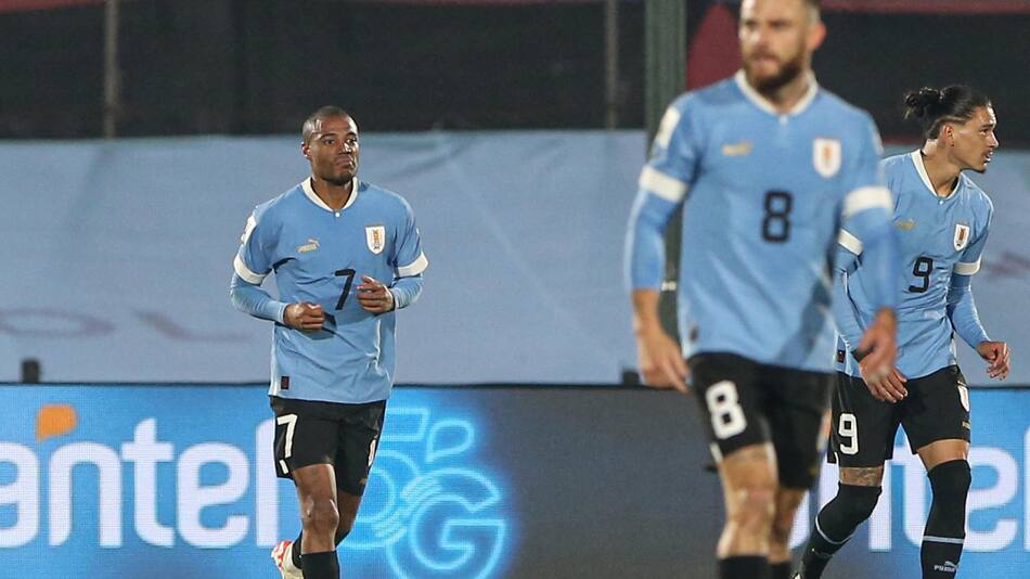 Nicolás De la Cruz, la figura de Uruguay ante Chile. Foto: EFE.