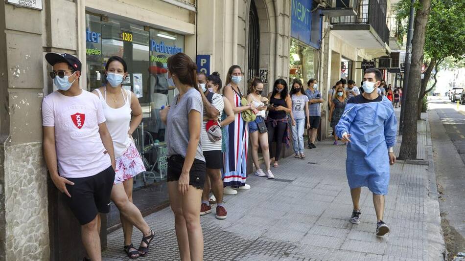 Coronavirus, Argentina, pandemia, fila para hisopado, NA