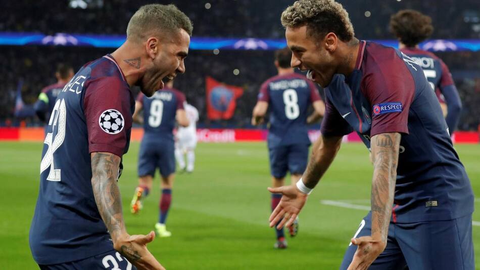 Festejo de Neymar y Dani Alves en el PSG (Reuters)