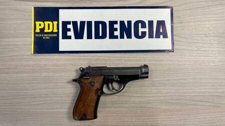 La arma incautada que pertenecía a Augusto Pinochet. Foto: Gentileza PDI de Chile.