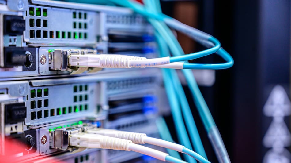 Conexión a internet por cable de red. Foto: Pexels.
