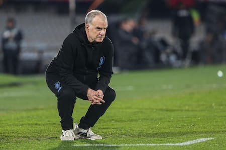 Marcelo Bielsa debutó en Uruguay con una victoria sobre Chile. Foto: EFE.