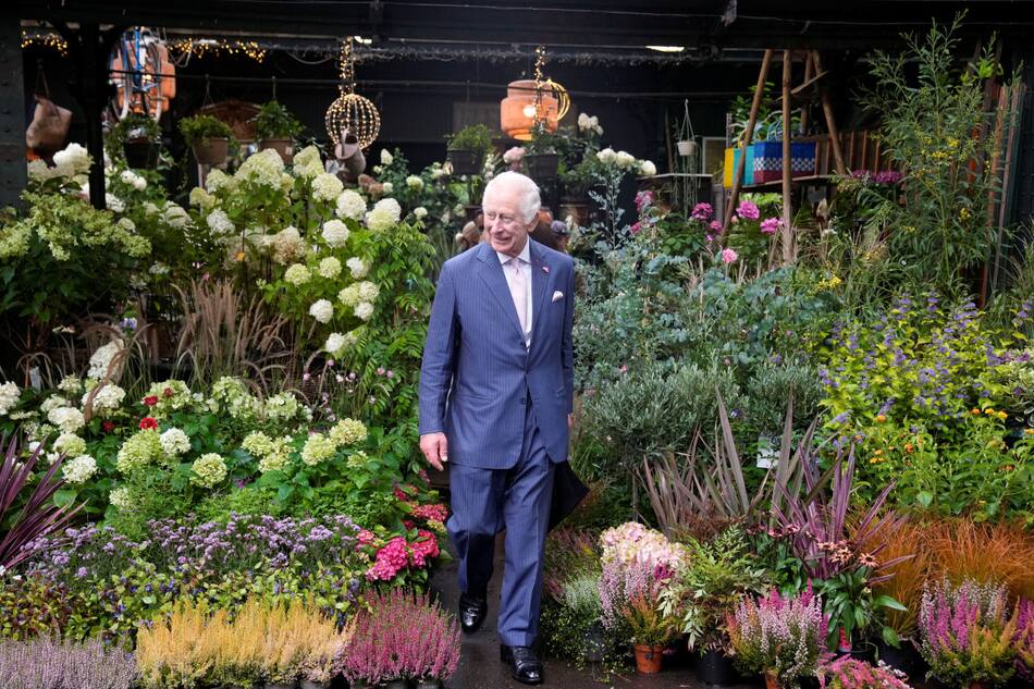 Rey Carlos III en Francia. Foto: Reuters.
