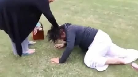 Así quedó la víctima de la agresión en Pinamar. Foto: Captura de video.