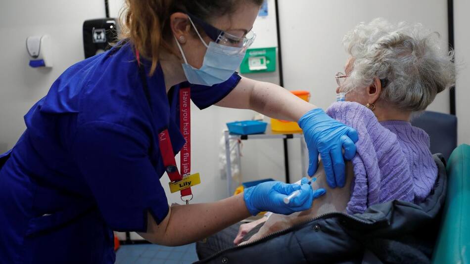Coronavirus en Reino Unido, vacuna, vacunación, nueva cepa, REUTERS