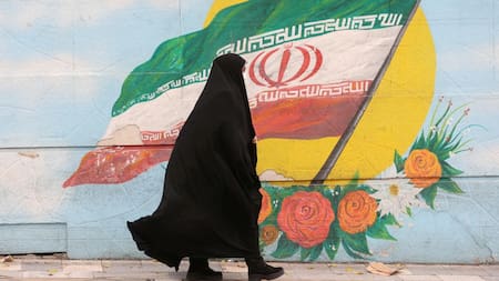 Mujer usando velo en Irán. Foto: Reuters.