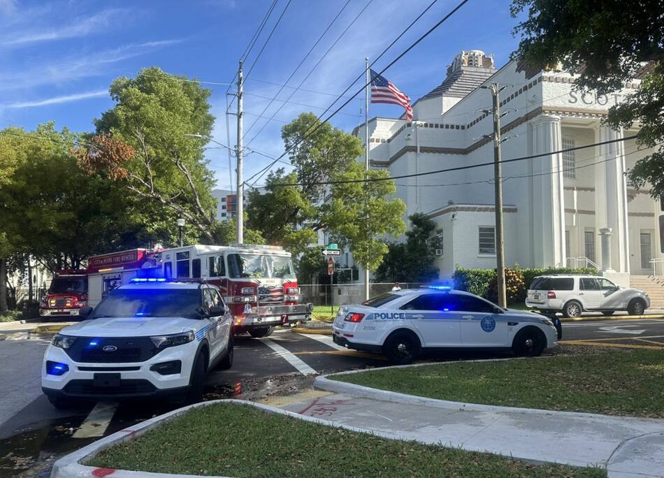 Voraz incendio en EEUU. Foto: Departamento de Policía de Miami