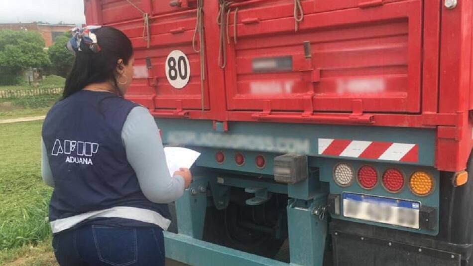 Aduana desarticuló el contrabando de más de 130 toneladas de soja. Foto: Aduana.